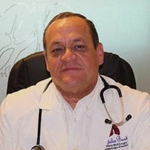 Asesor Julio Burdiez de la Sociedad Dominicana de Neumología y Cirugía del Tórax